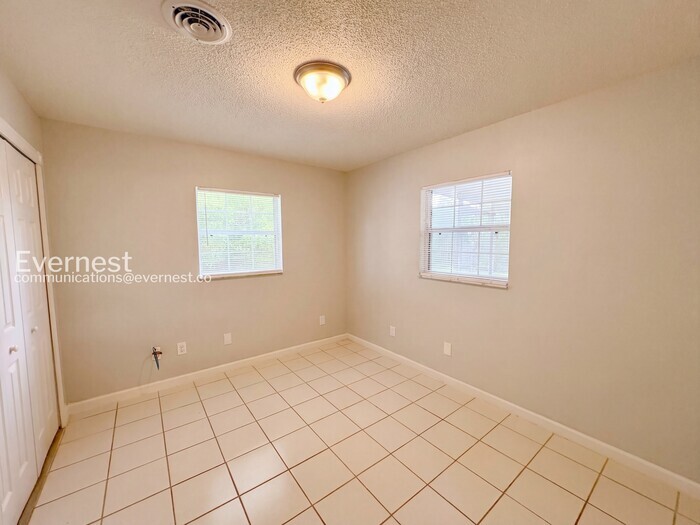 Building Photo - 742 Park Manor Dr