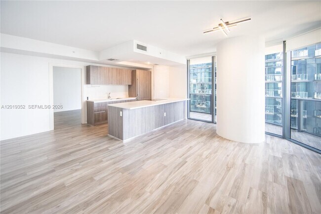 Building Photo - 801 S Miami Ave