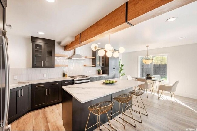 Building Photo - Designer Prospector Townhome