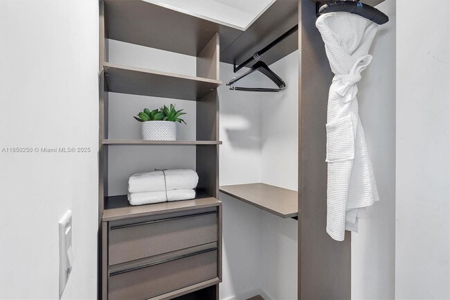 Building Photo - 398 NE 5th St