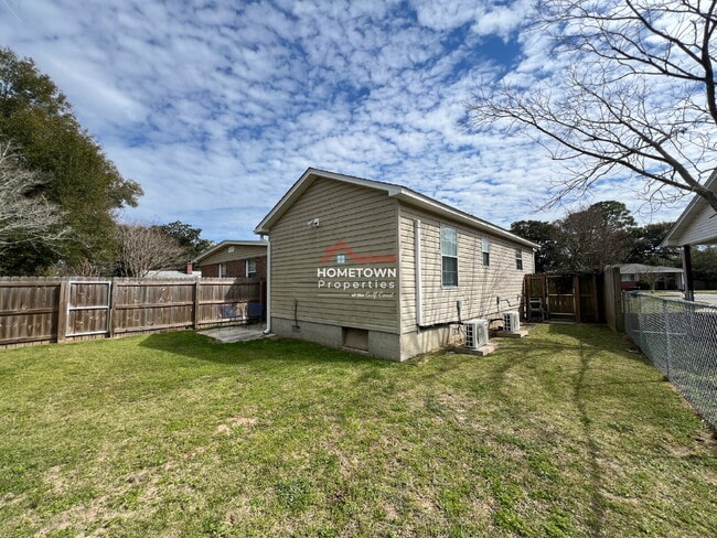 Building Photo - Tiny home in Heart of Pensacola