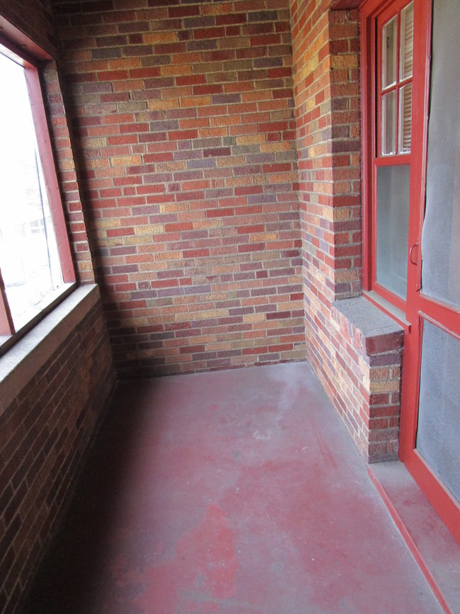 Building Photo - 740 S Negley Ave