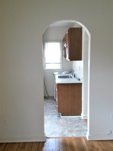 Building Photo - 3702 Hillcrest Dr