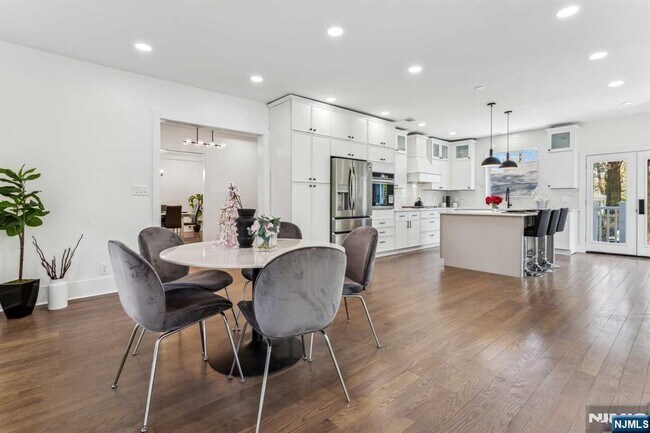 Building Photo - 648 East St