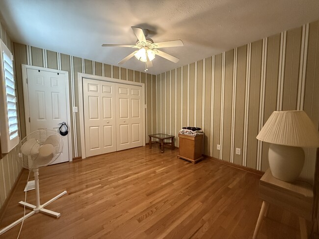 Building Photo - 4016 Fairway Lakes Dr