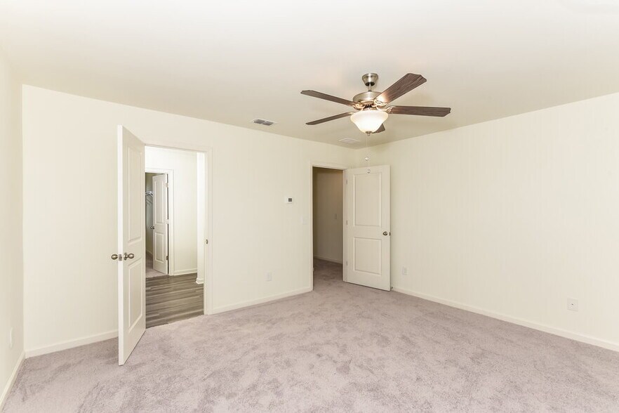 Building Photo - 332 Knightsbridge Ln