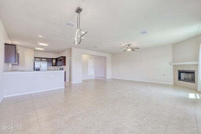 Building Photo - 5601 Valley Maple Dr