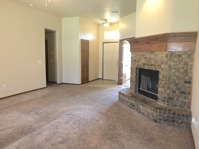 Building Photo - Open Plan - 3 Beds + Office - Moore Schools