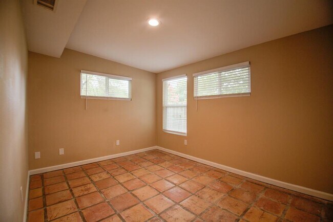 Building Photo - 1608 Boyd Ln