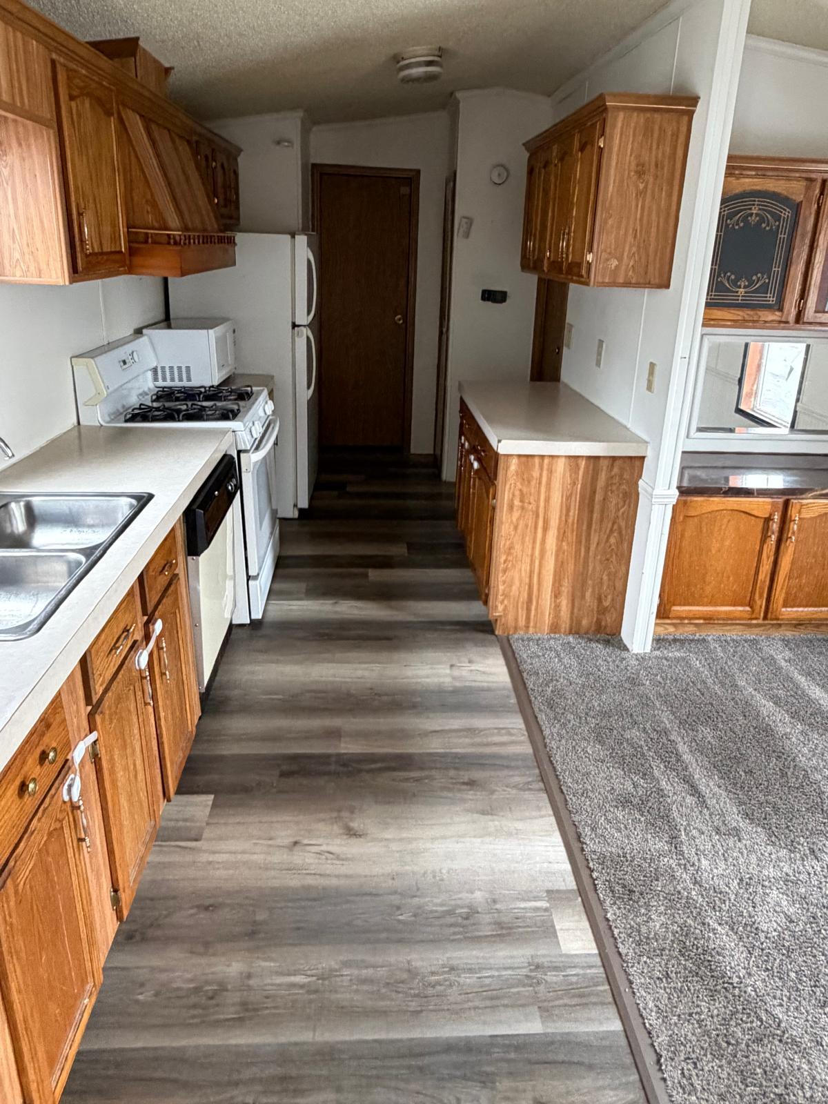 Building Photo - 905 W 37th Ave