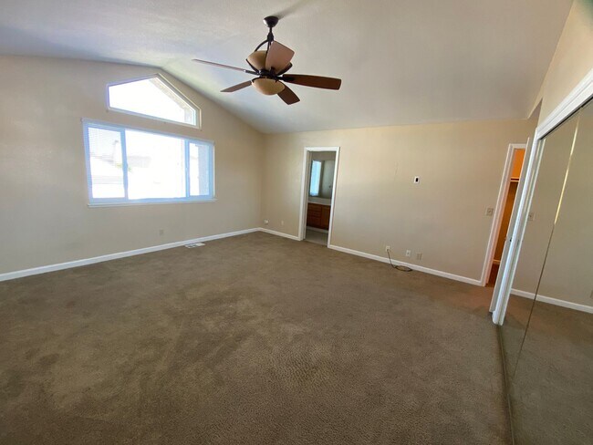 Building Photo - Lots of Natural Sunlight - Close to Travis Air Base - with No Rear Neighbors!