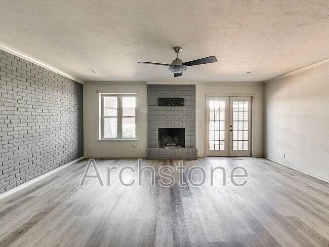 Building Photo - 3063 W Wilshire Blvd