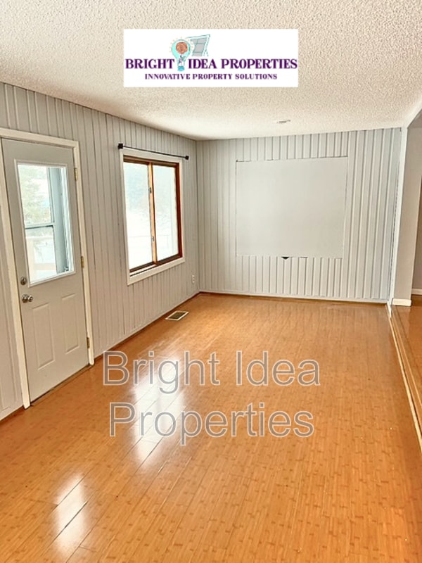 Building Photo - 711 Elm Ave