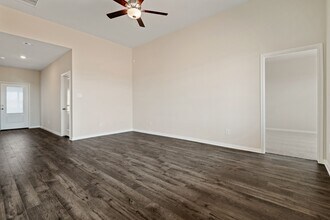 Building Photo - 700 Jasmine Rdg Ln