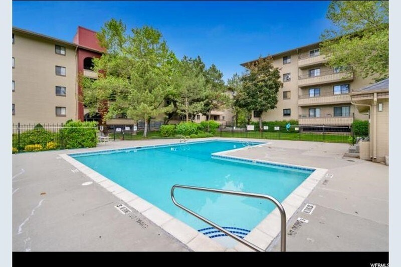 Building Photo - 530 S 400 E
