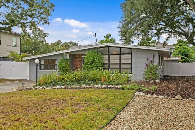 Building Photo - 2407 S Lois Ave