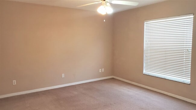 Building Photo - ~ 3/2 ~ Louisa Pointe ~ Crenshaw Circle ~ ...