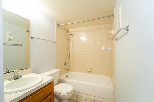 Building Photo - 23 Catalonia Ct