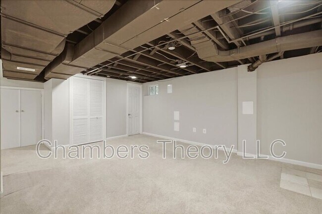 Building Photo - 3635 Vacation Ln