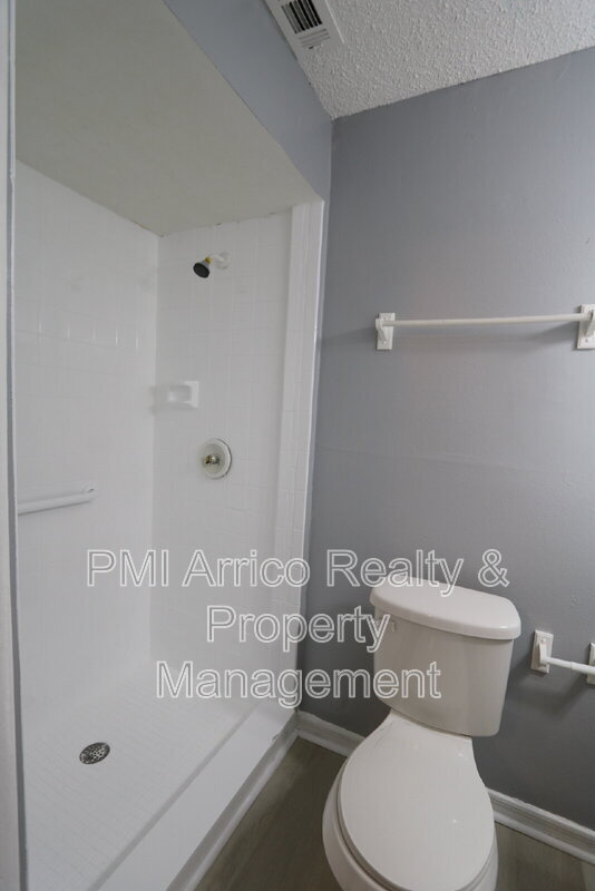 Building Photo - 1810 E 143rd Ave