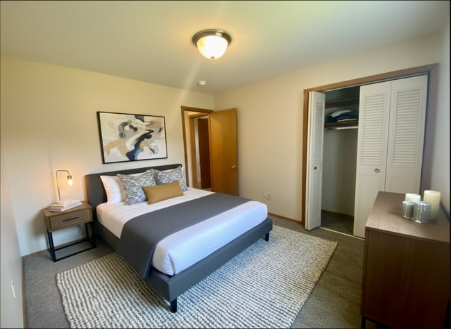 Building Photo - 2 Bedroom/1.5 Bathroom Apartment- First Floor