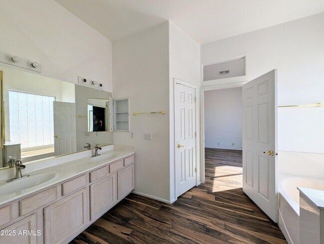 Building Photo - 5959 W Kimberly Way