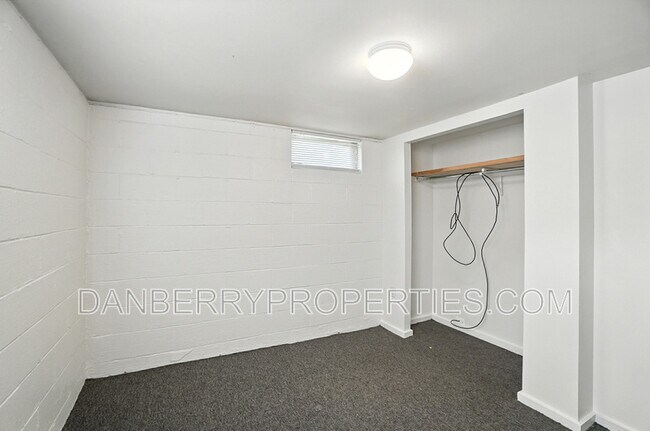 Building Photo - 1126 Searles Rd