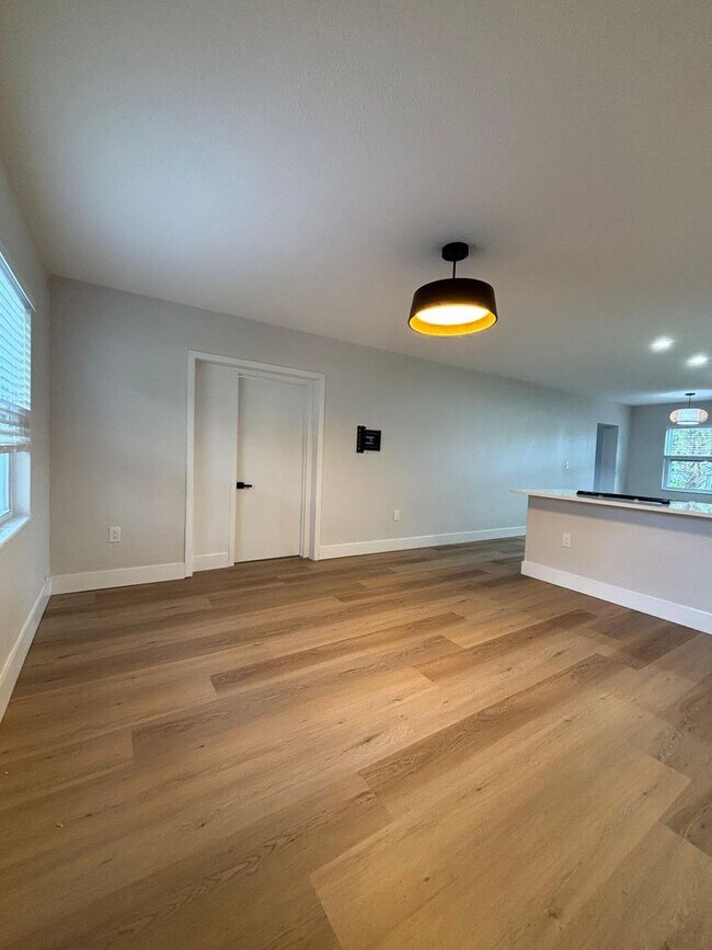 Building Photo - Fully Remodeled 3-Bedroom + Den Home for Rent in St. Petersburg, FL!