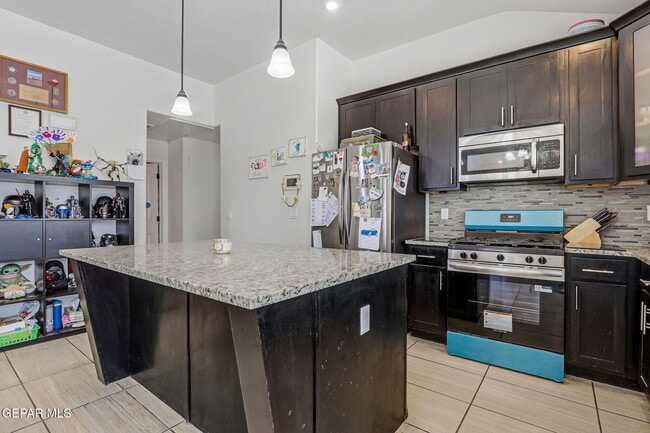 Building Photo - 12748 Tre Maximiliano Ave