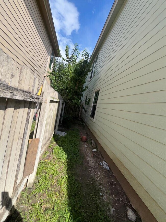 Building Photo - 5600 War Admiral Dr