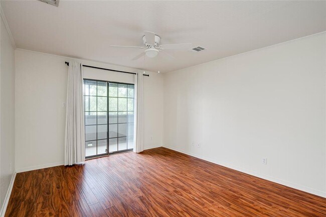 Building Photo - 1510 W N Loop Blvd