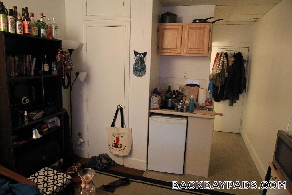 Building Photo - 272 Newbury St