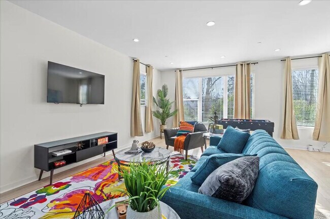 Building Photo - 1319 Anderson St