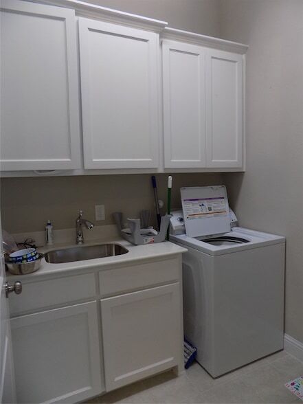 Building Photo - 2440 Vaquero Ln