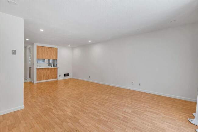 Building Photo - 122 Flynn Ave