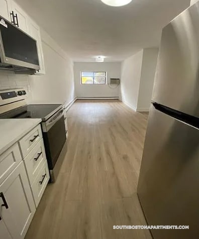 Building Photo - 741 E 6th St