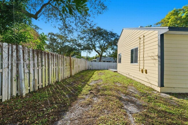 Building Photo - 8666 SW 14th St