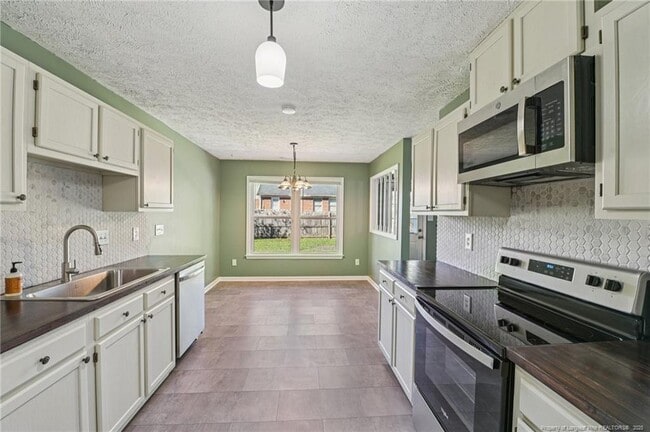 Building Photo - 2932 Chillingworth Dr