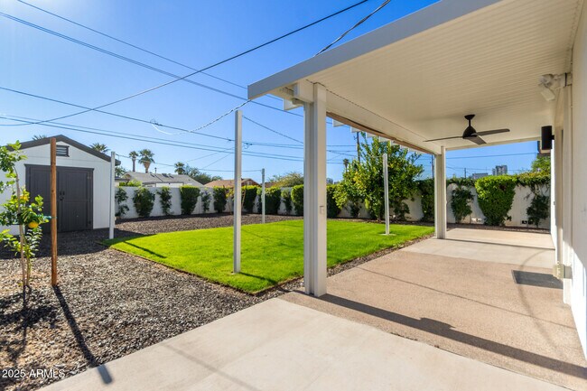 Building Photo - 1129 E McKinley St