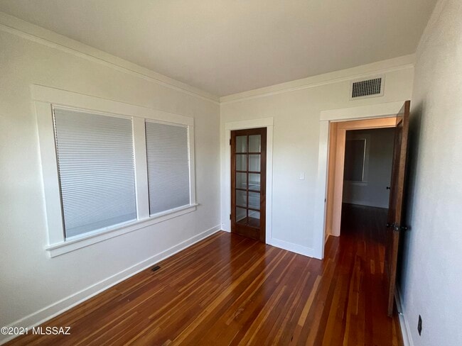 Building Photo - 1041 E Grant Rd