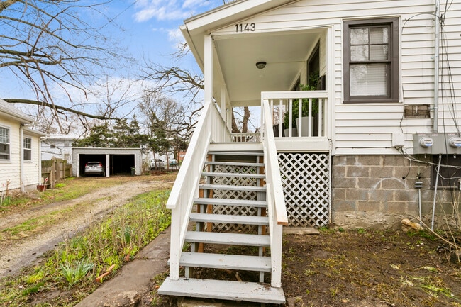 Building Photo - 1143 W 41st Terrace