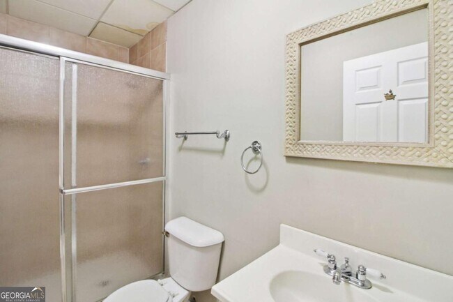 Building Photo - 2011 Chelton Way SE