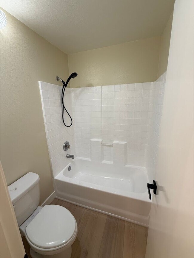 Building Photo - Beautiful 3 Bedroom 2 1/2 Bathroom Granada Hills Townhouse! Must See! Ready For Move-In!