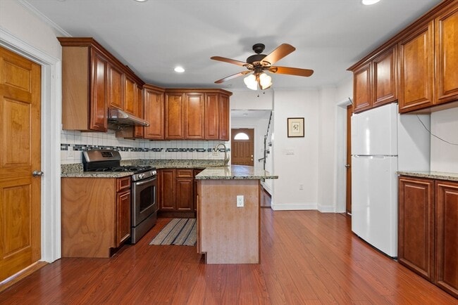 Building Photo - 42 Alden Pl