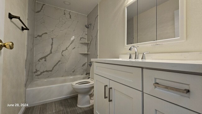 Building Photo - Stunning 3bed/2bath home nestled in a grea...