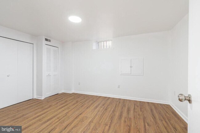 Building Photo - 422 S 15th St