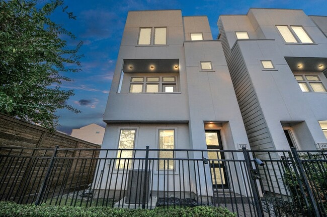 Building Photo - 1315 Nagle St