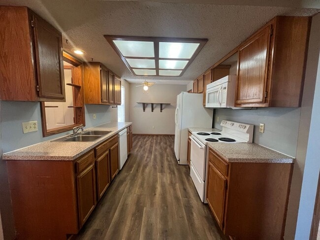 Building Photo - 1001 E Scott St