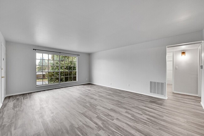 Building Photo - 2902 Airport Rd