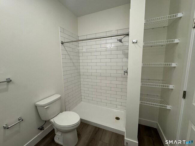 Building Photo - 414 Berlin Tpke